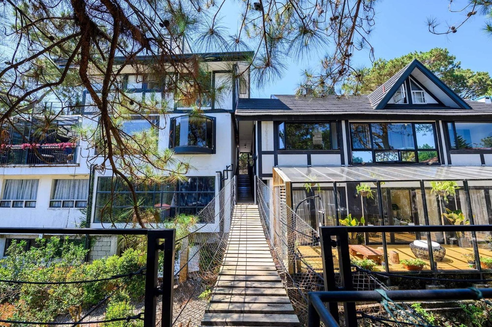 Tudor In The Pines Villa Baguio City Exterior photo